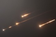 攸县伊朗以导弹齐射回应以色列的大规模袭击