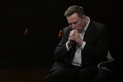 攸县特斯拉股价收涨超3%：特朗普无意沟通，马斯克父亲劝儿子低头
